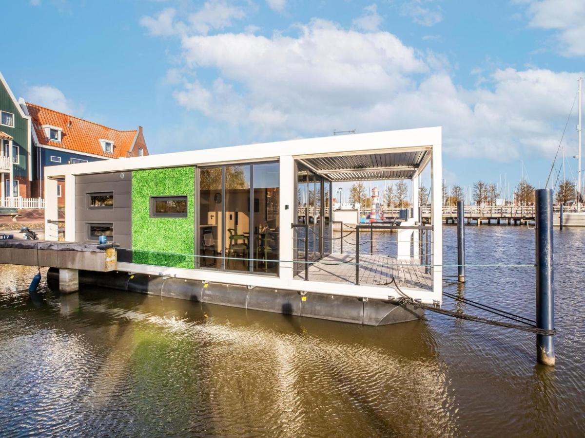 Botel Beautiful Houseboat With Shared Pool Volendam