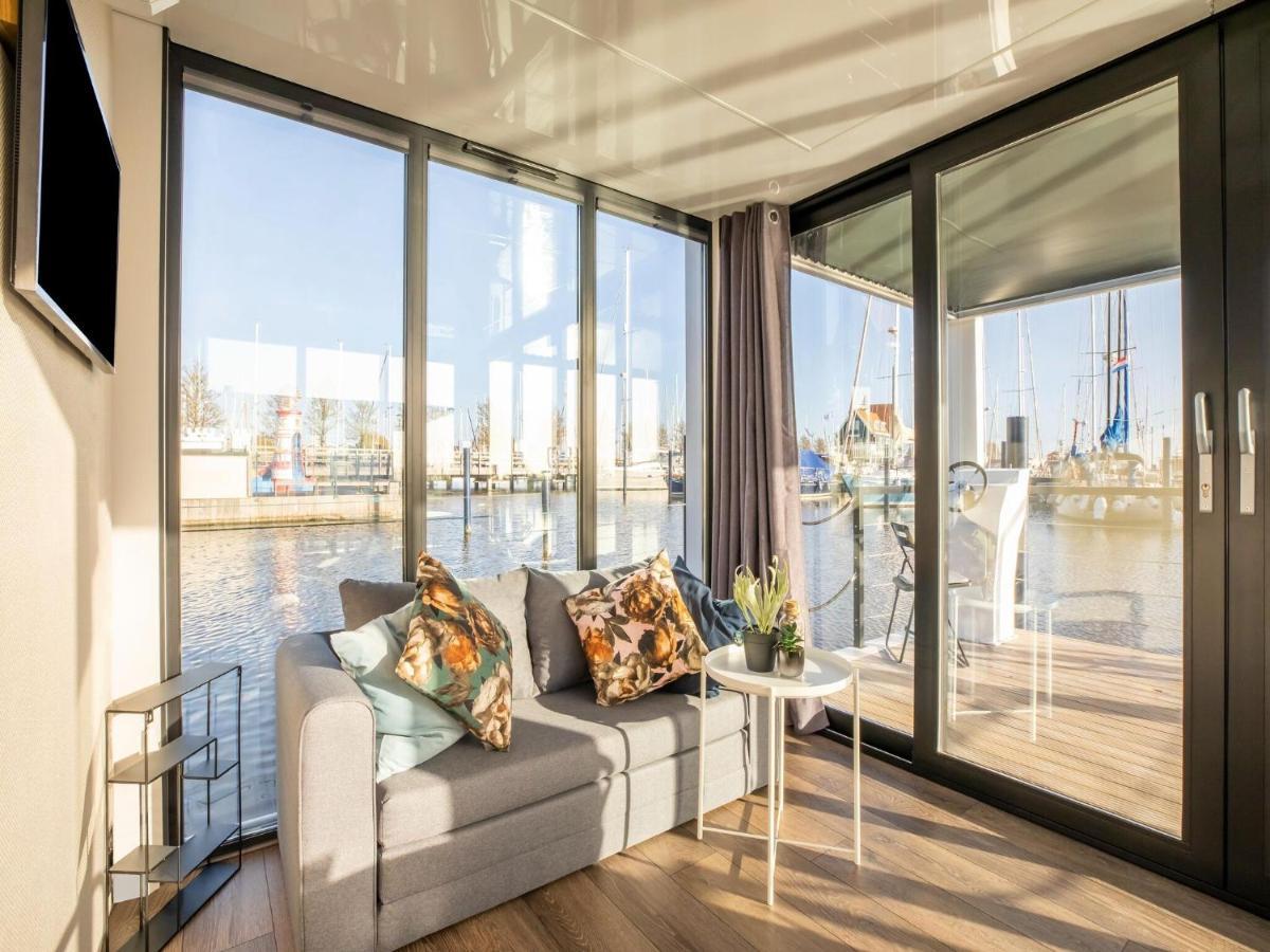 Botel Beautiful Houseboat With Shared Pool Volendam