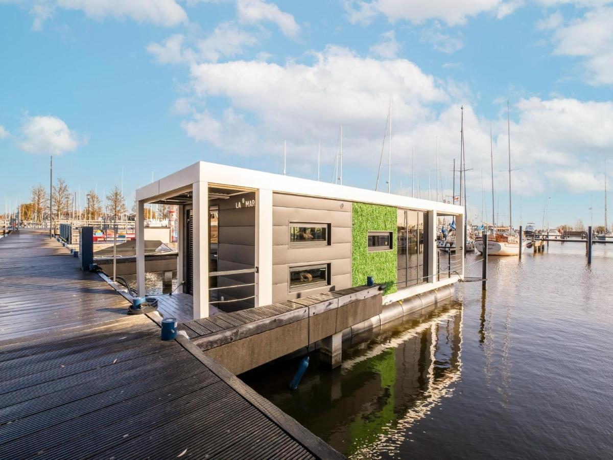 Beautiful Houseboat With Shared Pool Botel