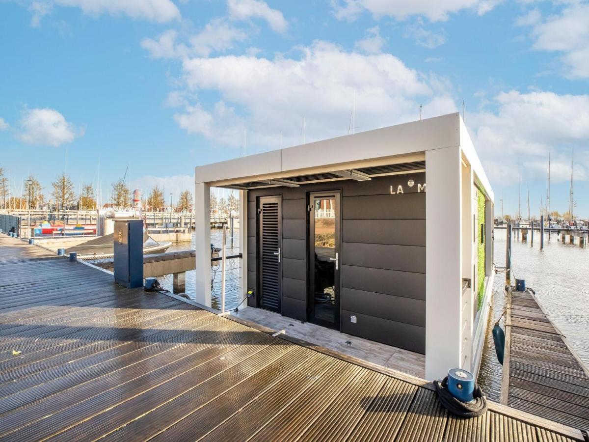 Beautiful Houseboat With Shared Pool Botel *